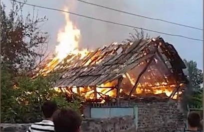 Zaqatalada ev yanıb kül oldu