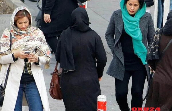 Hicaba qarşı qızılgül paylayan üç qadına 55 il həbs