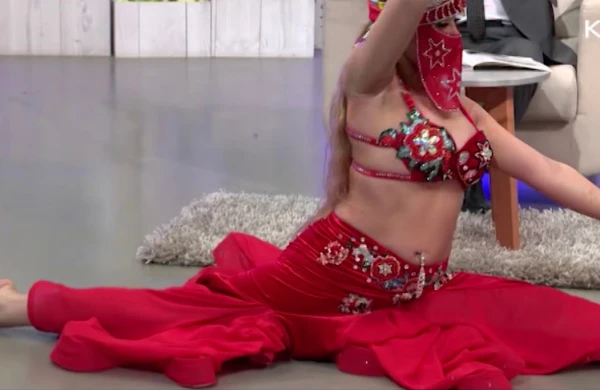 Azərbaycanlı rəqqasədən toyda inanılmaz hərəkət: Stola çıxıb...