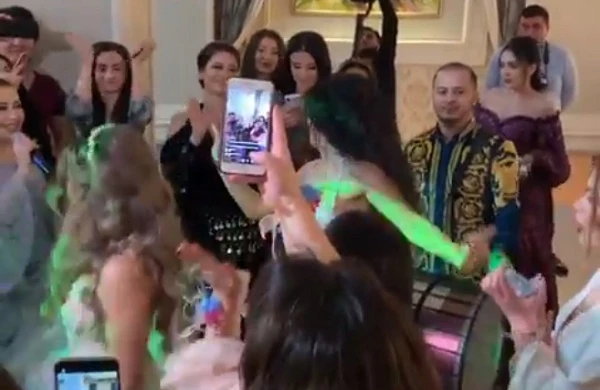 İki azərbaycanlı məşhurun ehtiraslı videosu yayıldı