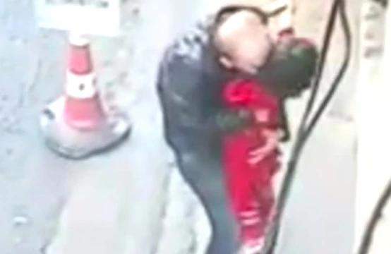 Küçədə cinsi əlaqəyə girdilər — Sosial şəbəkələrdə görüntüləri yayıldı