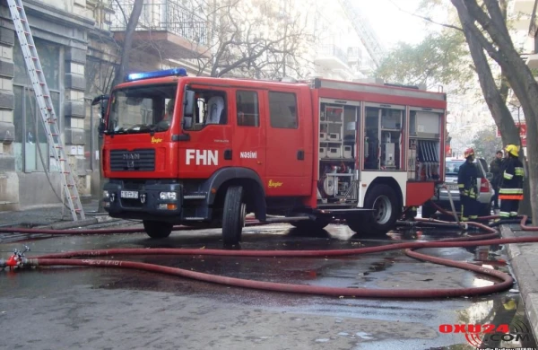 Gəncədə yaşayış binasında yanğın — 20 nəfər təxliyyə edildi