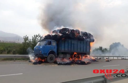 Otla dolu maşın yolda yandı — FOTO