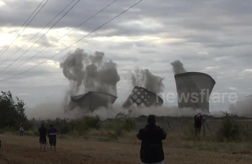 Elektrik stansiyası əriyib yox oldu -Şok görüntü