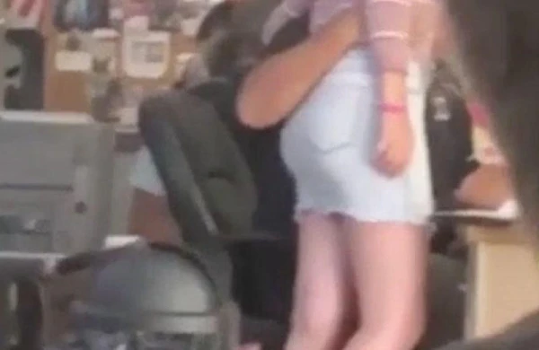 Biabırçı görüntü: İntim oyuncağı görün nə etdi