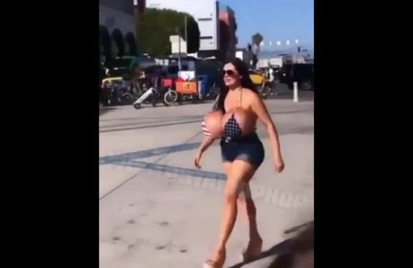 ŞOK görüntü: İri sinəli qadın küçədə hər kəsi şoka saldı