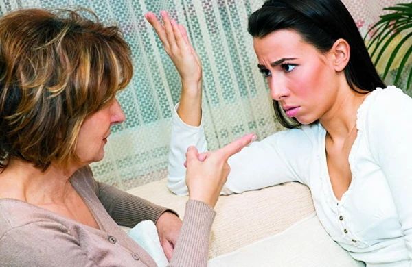 Gəlini ilə dalaşan qayınananın ürəyi partlayıb öldü