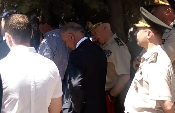 Pilotun dəfnində təsirli anlar: Nazir müavini və icra başçısı  hönkür-hönkür ağladı