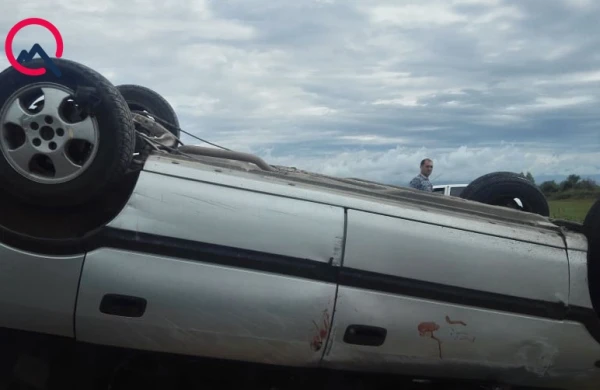 Mərdəkan körpüsündən maşın aşdı - 3 yaralı