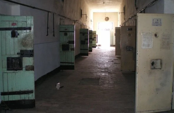 Stalinin də yatdığı Bayıl həbsxanası: "ölüm korpusu"ndan qaçış, tualetsiz kameralar, ilk "polojeniya"ya baxan