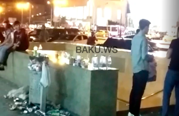 Bakı metrosunun qarşısında biabırçı mənzərə - VİDEO