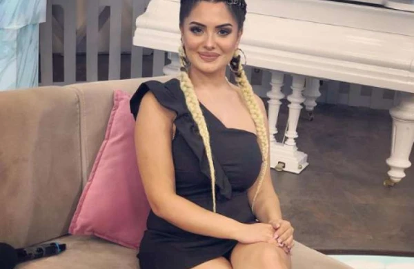 Efirə elə geyimdə gəldi ki... - Zaur özündən çıxdı - FOTOLAR