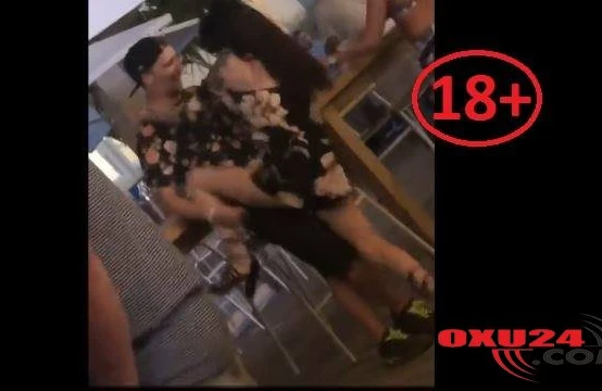 İçkili qız dəniz kənarında oğlanla biabırçı vəziyyətdə telefona çəkildi