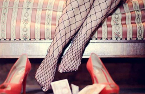 21 yaşlı Aydan: Əvvəlcə ərim, sonra isə anam məni kişilərə satdı