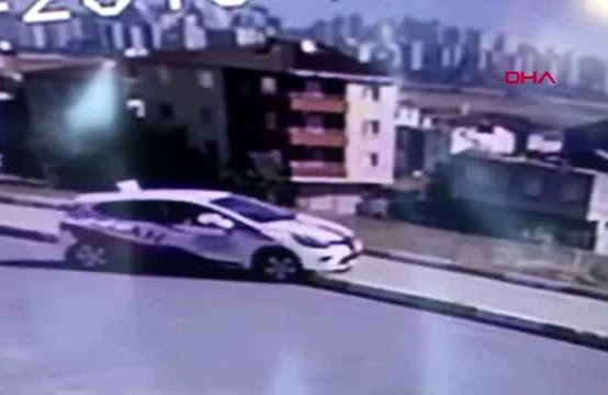 Dəhşətli qəza: Sürücü hündürlükdən düşdü