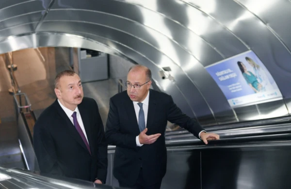 İlham Əliyev metroya mindi -FOTOLAR