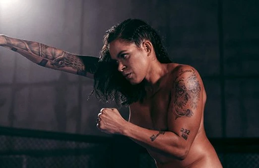 Qadın UFC döyüşçüsü çılpaq məşq etdi - VİDEO