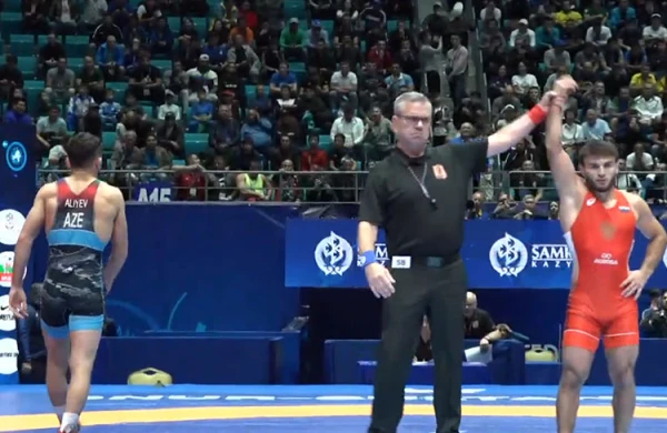 Nüfuzlu idmançımız hakimə qırmızı kart göstərib,xalçanı tərk etdi