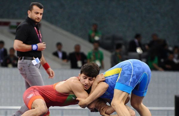 Daha bir idmançımız xalçada dava saldı - ŞOK görüntü