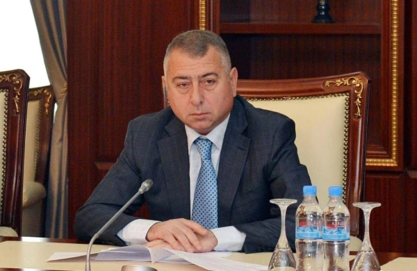 Azərbaycanlı deputatın bu xanıma 300 min dollar borcu var - Vəsiqəsini girov qoyub