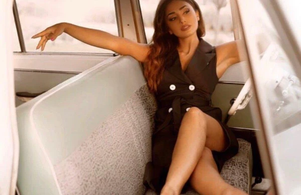 Pərvinin bu FOTOsu çox danışılacaq - Maşının oturacağında ayaqlarını... - FOTO