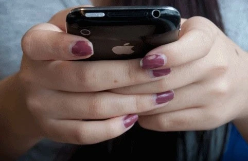 Telefonun bəxş etdiyi xəstəliklər – Alimlər həyəcan təbili çalır