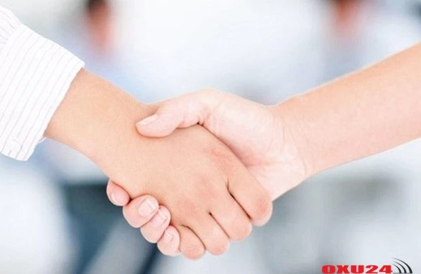 Nə üçün vidalaşma ərəfəsində qapının kəndarında dayanıb əl sıxmaq olmaz? - MARAQLI İNANCLAR