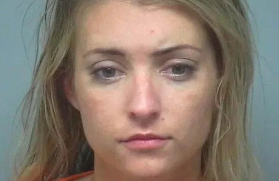 Polislərə "Ağappaq bədənim var, həbsə girə bilmərəm" deyən qız sərbəst buraxıldı - FOTO