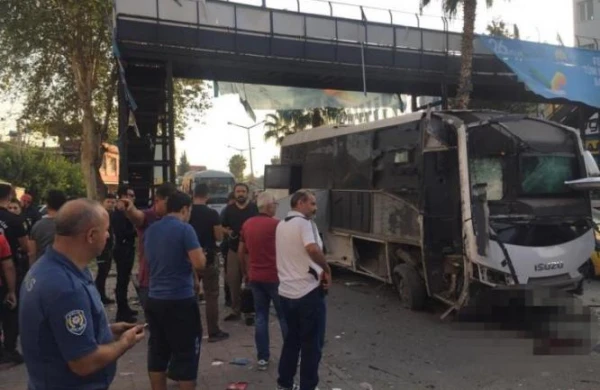 Polisləri daşıyan avtobusda partlayış olub, yaralılar var