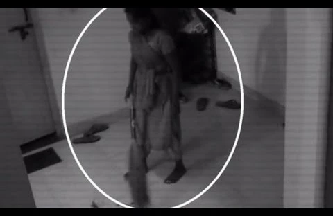 Evdə qorxunc hadisələr: Qadın pilləkəndən yıxılıb öldü,uşağın üzünü naməlum məxluq cırdı