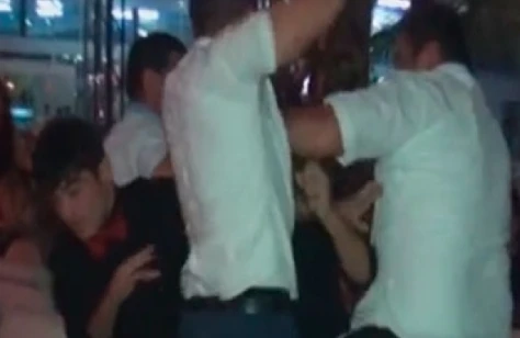 Əməkdar artist ona "dayı" deyən ofisianta HÜCUM ÇƏKDİ - Aləm dəydi bir-birinə - FOTO