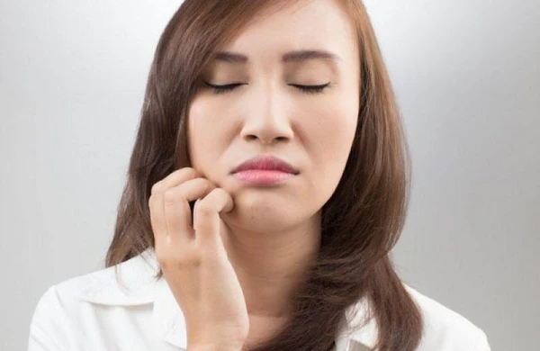 Üzünün bir tərəfi keyiyir? - Səbəblər və fəsadları