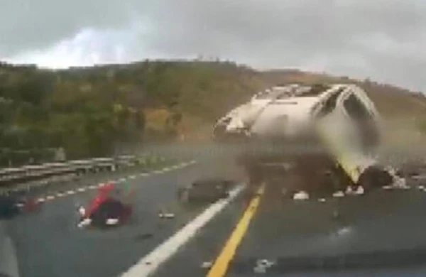 Qorxunc qəzanın görüntüsü: 4 ölü, 15 yaralı var