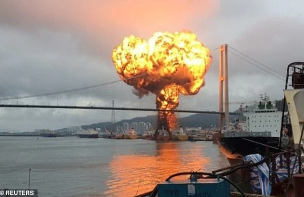 SON DƏQİQƏ! Dənizdə neft dolu tanker partladı