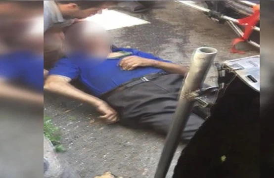 Dəhşətli hadisə kamerada: 6 uşaq atası maşının altında qalıb öldü