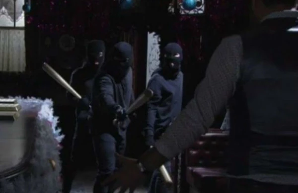 Azərbaycanda DƏHŞƏT: Başına qadın corabı geyinmiş şəxslər tərəfindən təcavüzə məruz qaldı