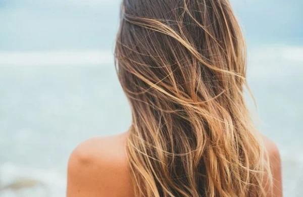 Bakıda yeznə qaynı tərəfindən “kişi söhbəti”nə çağırıldı, gözəl qız şəkillərinə görə bıçaqlandı