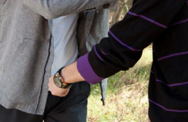 Azərbaycanda polis bıçaqlandı