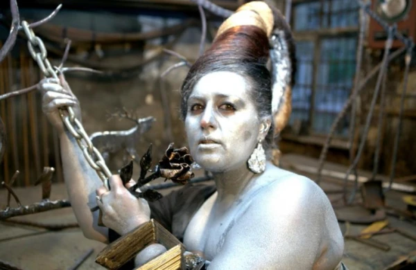 Elza oteldən xalat oğurladı - Video