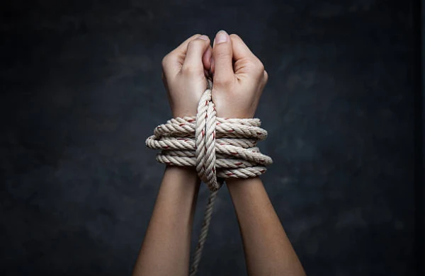 Bakıda 18 yaşlı qız oğurlanıb