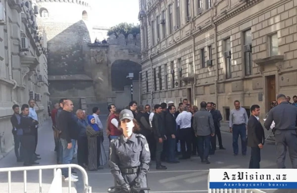 Əli Kərimli gəlmədi, piket başa çatdı