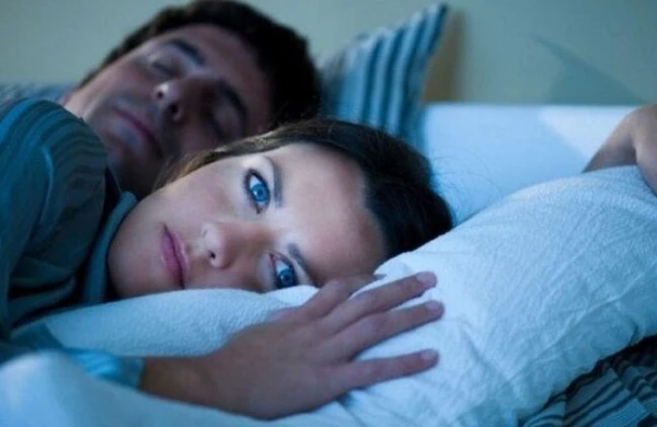 Nə qədər az yatırsansa, bir o qədər əqlin zəifləyəcək – Qocalıq demensiyasının səbəbi