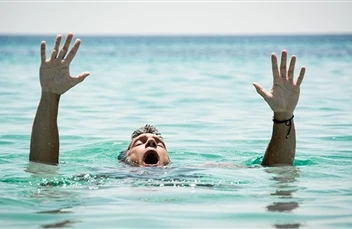 Bakıda dənizə düşən şəxs boğuldu