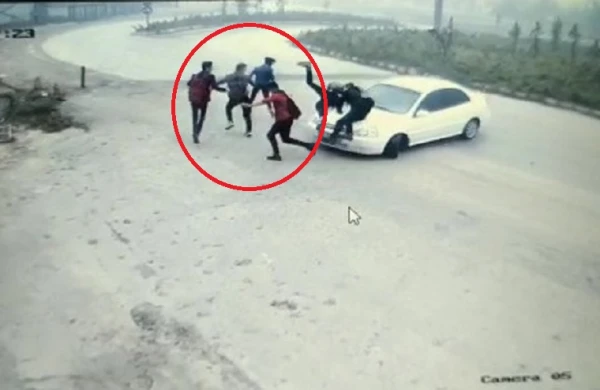 Dəhşətli qəza: Maşın məktəbliləri qrup halında vurdu