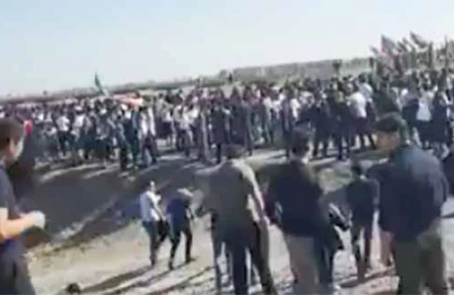 Minlərlə azərbaycanlı Tərtər istiqamətində təmas xəttinə yürüş etdi