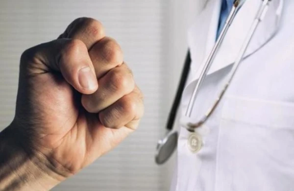 Bakıda məşhur klinikanın həkimi döyüldü