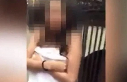 Azərbaycanda kişi arvadının gizli telefonunu tapdı - Arvadını dostu ile xəyanət edəndə  tutdu