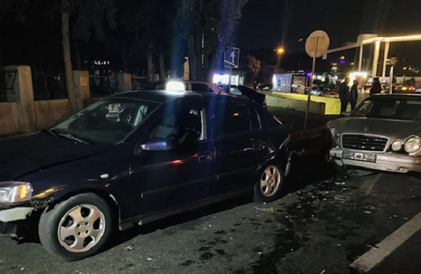 Bakıda ağır qəzadan görüntü: yaralı var