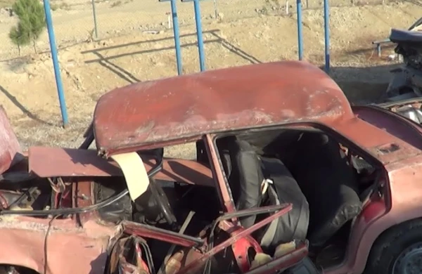 Dəhşətli qəzadan görüntü: Ata öldü,oğlu xəstəxanaya düşdü