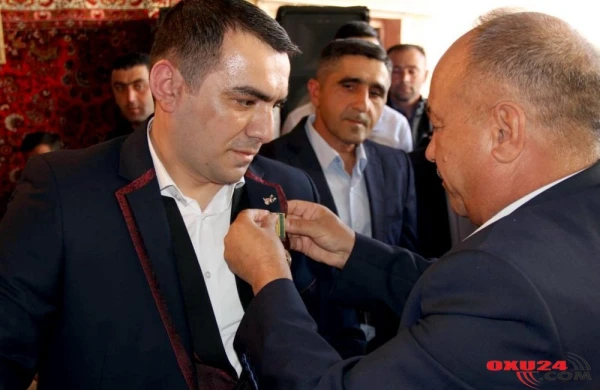 Bəyə toyunda medal təqdim edildi - FOTO